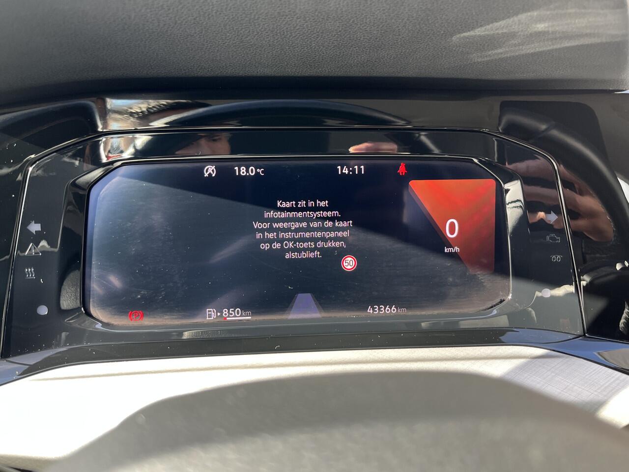 Volkswagen GOLF 1.0 TSI Life / FABRIEKSGARANTIE T/M 1-2027/ PARK. SENSOREN/ NAVI/ 16" LMV / APP-CONNECT /