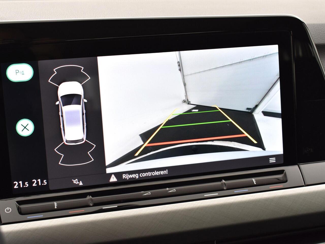 Volkswagen GOLF Variant 1.0 eTSI 110pk DSG Life · Camera · Elek.Trekhaak · Apple/Android Car Play · Navigatie · Sfeerverlichtiing · 16'' Inch · Garantie t/m 08-06-2027 of 100.000km