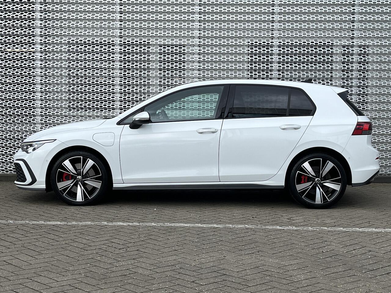Volkswagen GOLF 1.4 eHybrid 245pk DSG GTE / Panoramadak / LED+ / Navigatie / Stuur & Stoelverwarming / Camera/ 18" LMV **