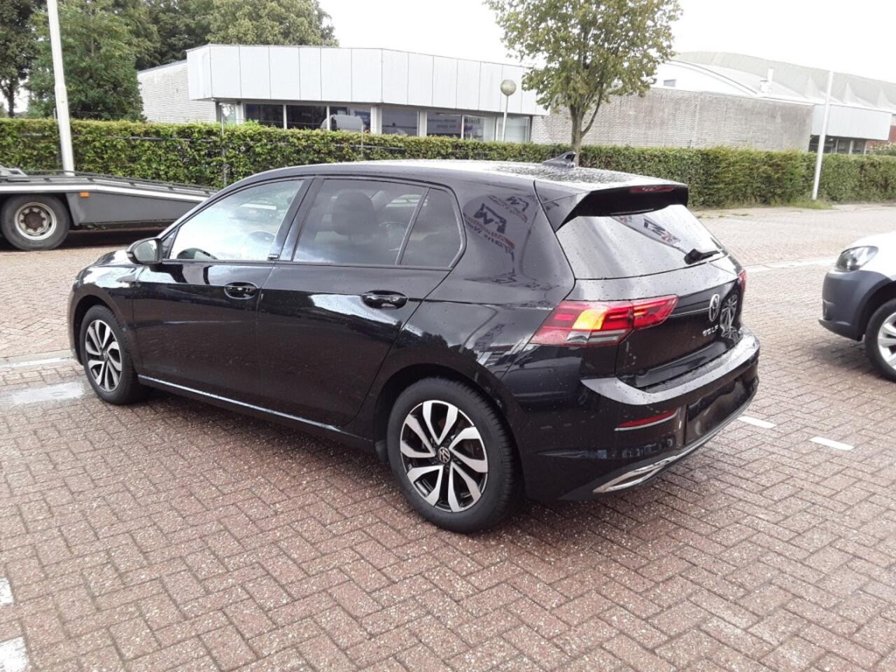 Volkswagen GOLF 1.5 eTSI DSG ACTIVE / NAVI / LED / ACC