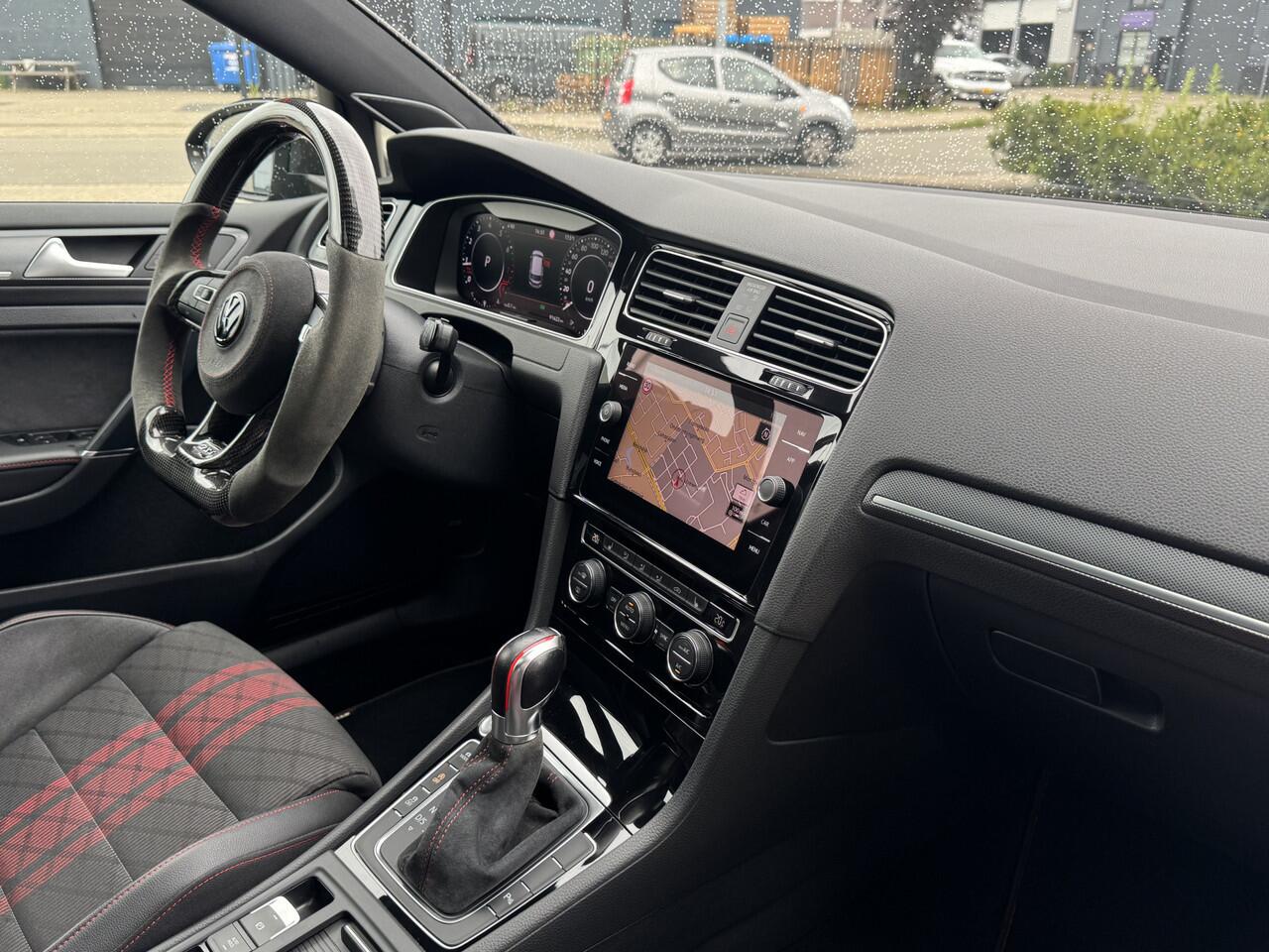 Volkswagen GOLF 7,5 GTI TCR 2.0 TSI Stage2 DSG / Aut. Dynaudio Panoramadak Milltek 91dkm!!