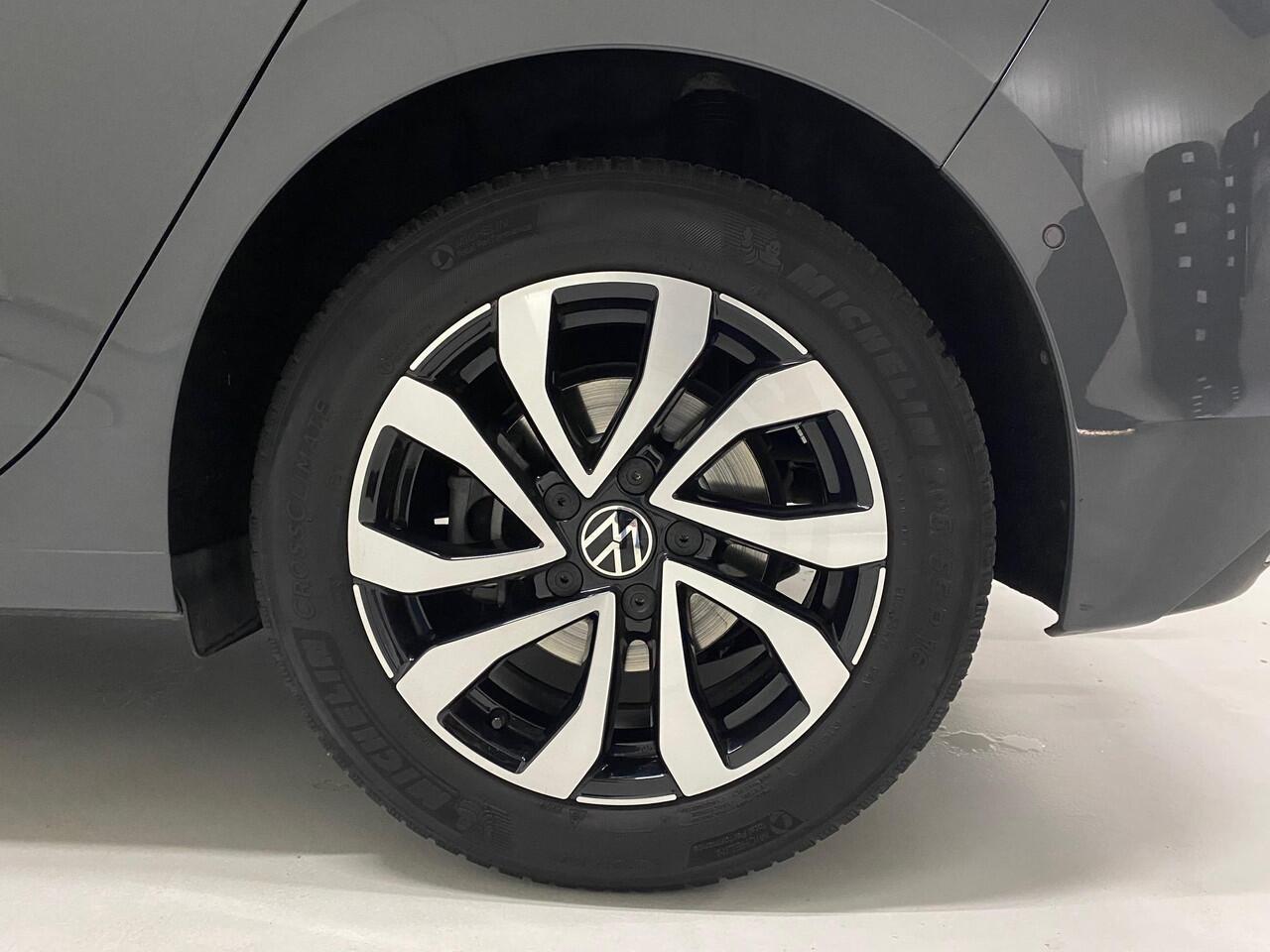 Volkswagen GOLF 1.5 eTSI Active Camera Trekhaak Apple Carplay Standkachel Headup 17inch Navigatie