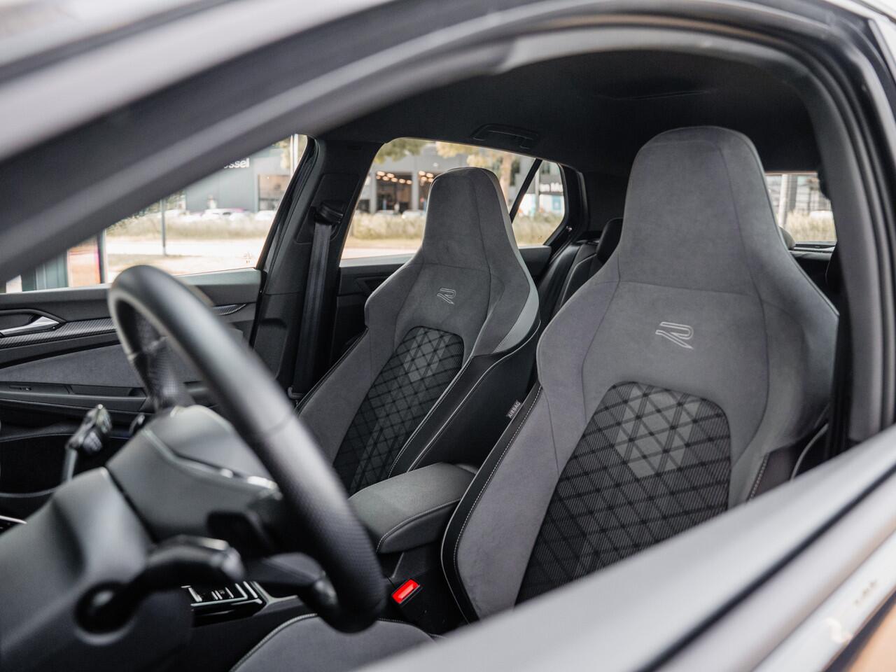 Volkswagen GOLF 1.5 eTSI R-Line Business