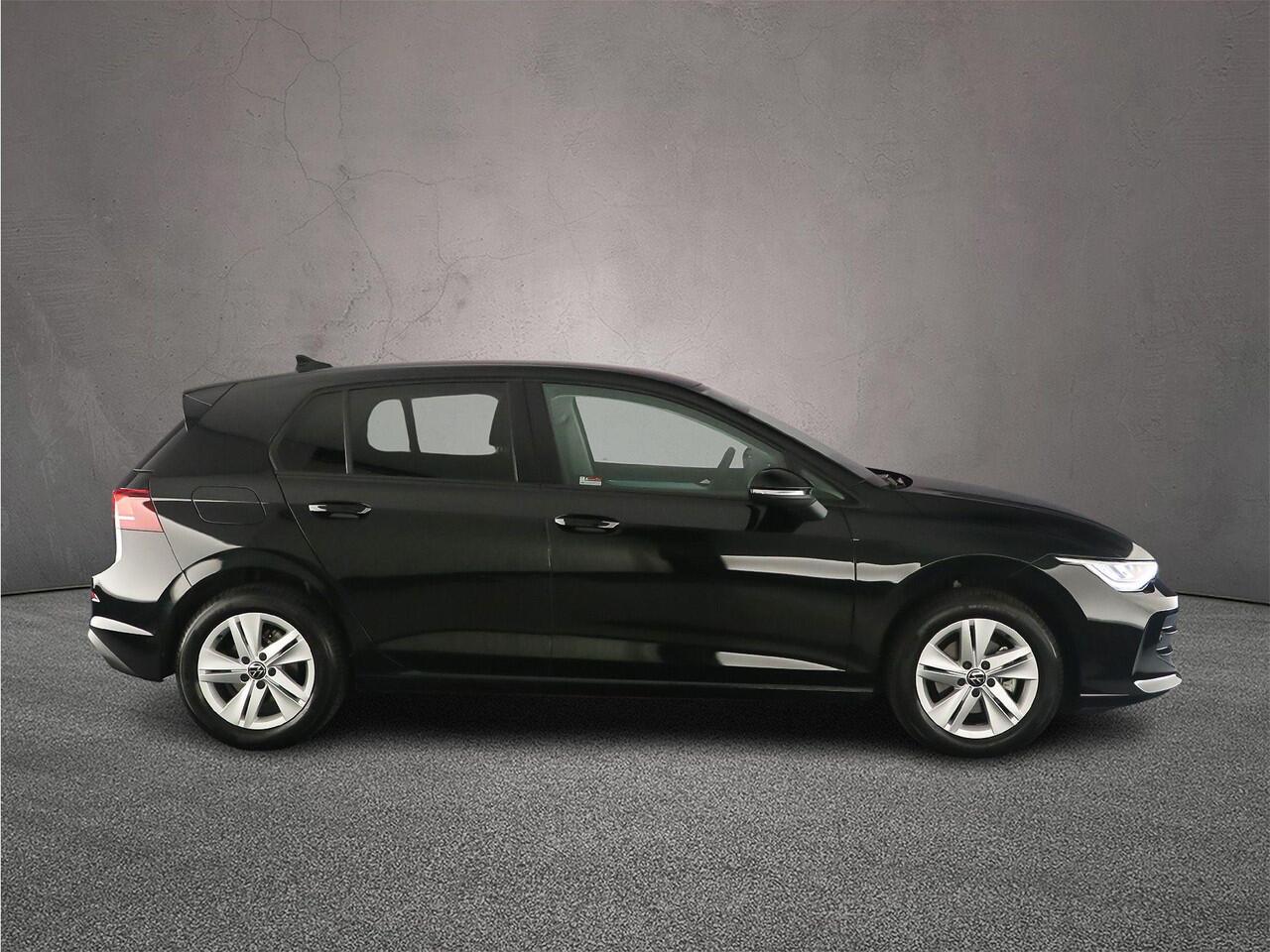 Volkswagen GOLF Life Edition 1.5 eTSI 115pk DSG Automaat Adaptive cruise control, Stoelverwarming, LED koplampen, Parkeersensoren, App connect, Stuurwiel verwarmd