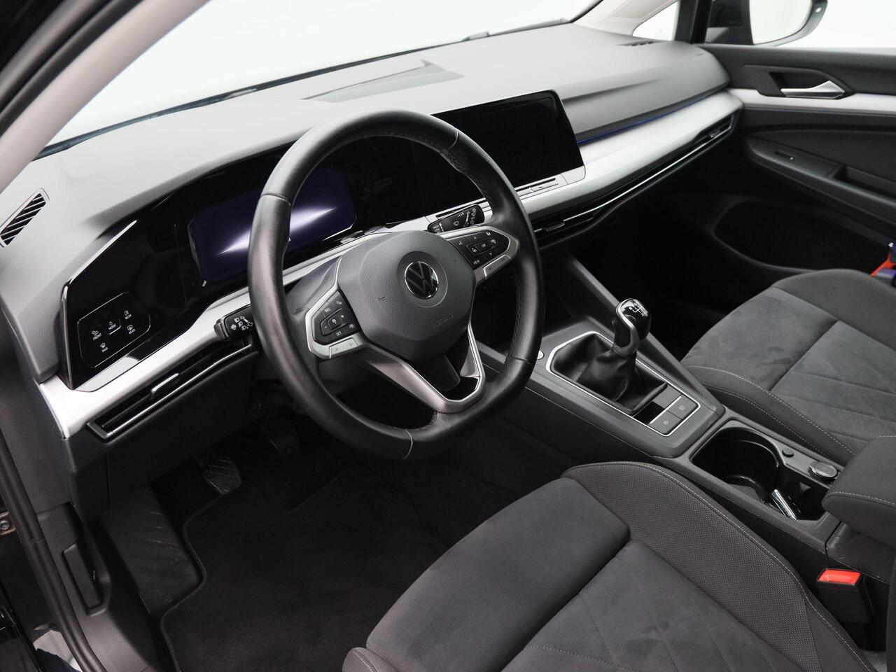 Volkswagen GOLF Variant 1.0 TSi 110 Pk Life Business | LED | Carplay | Parkeersensoren | Navigatiesysteem | Elektrische Stoel | 16 Inch | 47.068 Km!