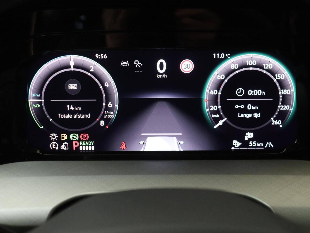 Volkswagen GOLF Life Edition eHybrid | 'App-Connect' draadloze smartphone integratie | Achterbank in ongelijke delen neerklapbaar incl. middenarmsteun en doorlaadmogelijkheid | Achteruitrijcamera (Rear View)