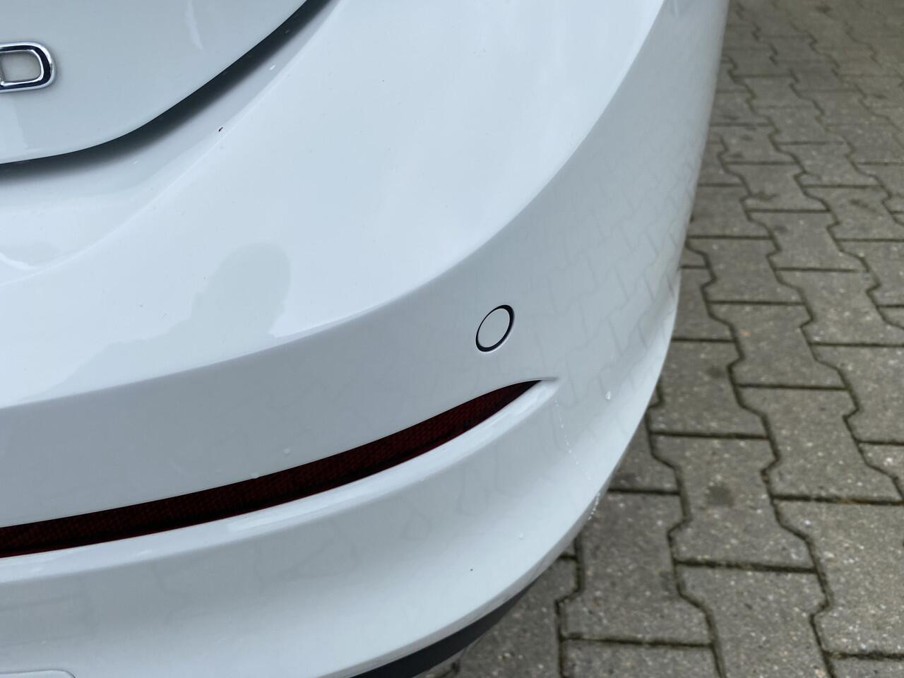 Volkswagen GOLF 1.4 eHybrid Style Adaptive Cruise Control, Camera & Massage Stoel