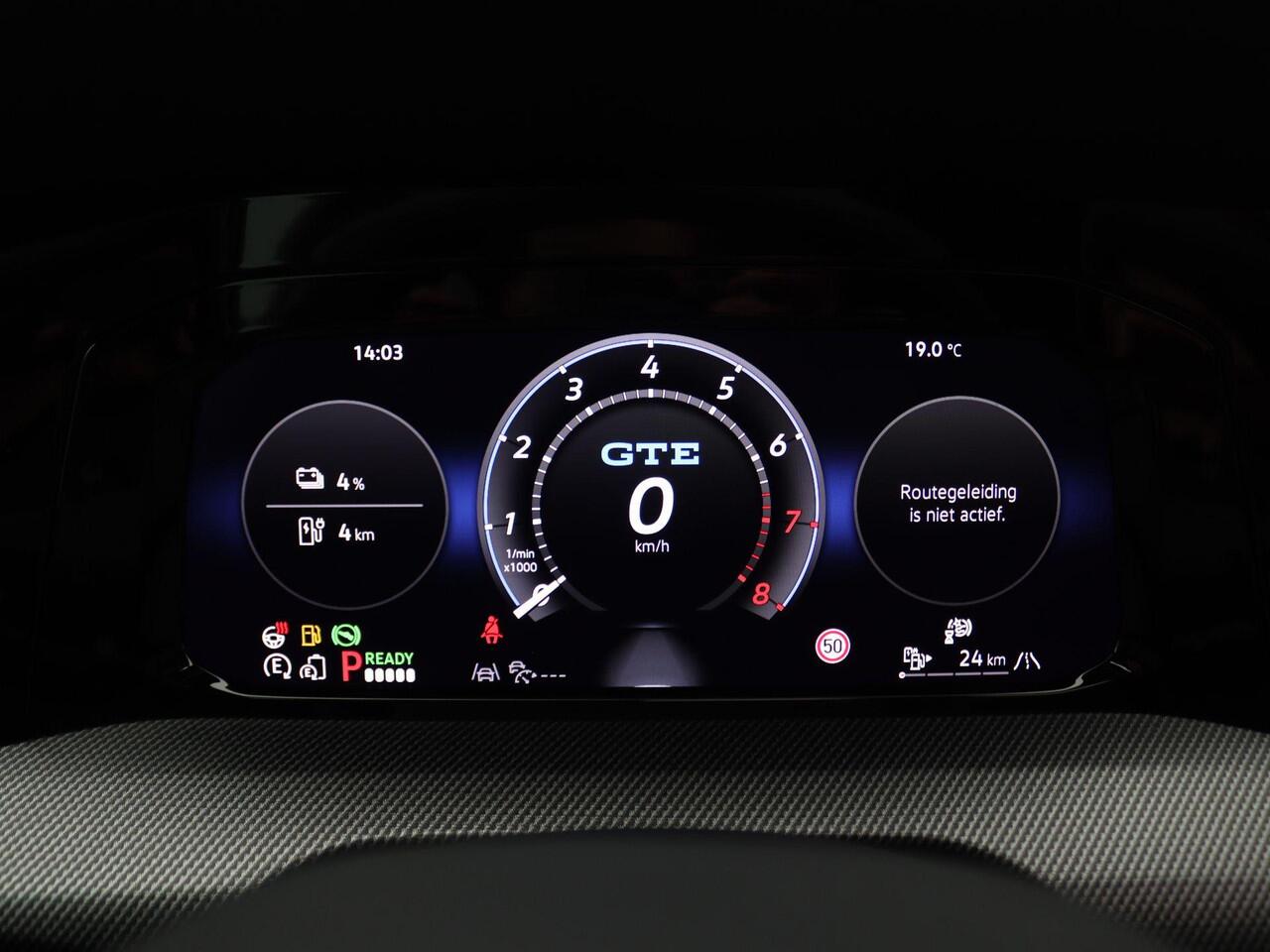 Volkswagen GOLF 1.5 eHybrid GTE 272PK DSG Pano-Schuifdak, 360gr. Camera, Adaptieve Cruise Controle, Keyless, Side Assist, Alarm, Stoel-Stuurverwarming, Trekhaak, 18" LM Velgen