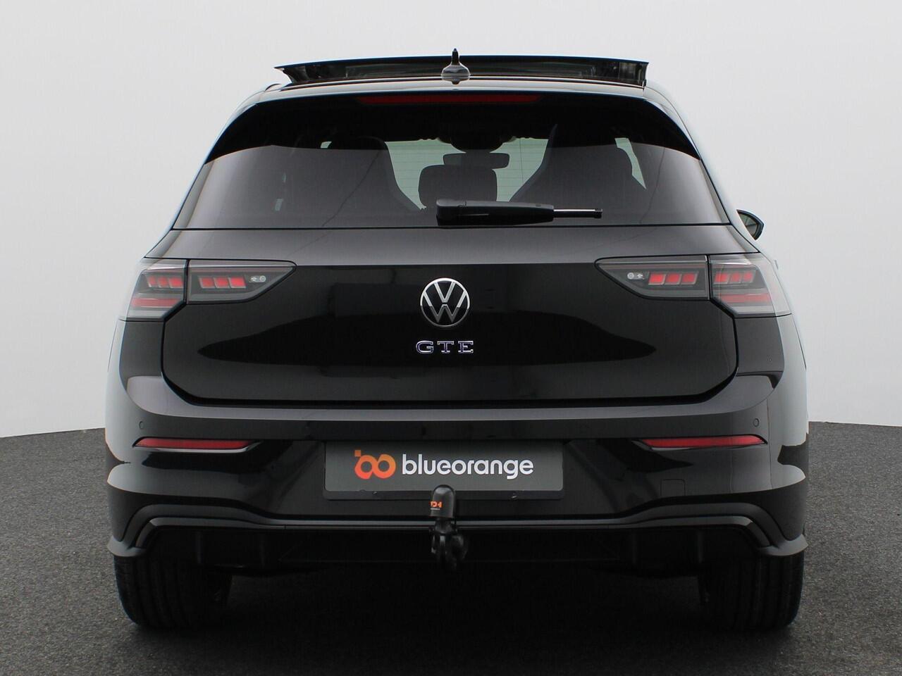 Volkswagen GOLF 1.5 eHybrid GTE 272PK DSG Pano-Schuifdak, 360gr. Camera, Adaptieve Cruise Controle, Keyless, Side Assist, Alarm, Stoel-Stuurverwarming, Trekhaak, 18" LM Velgen