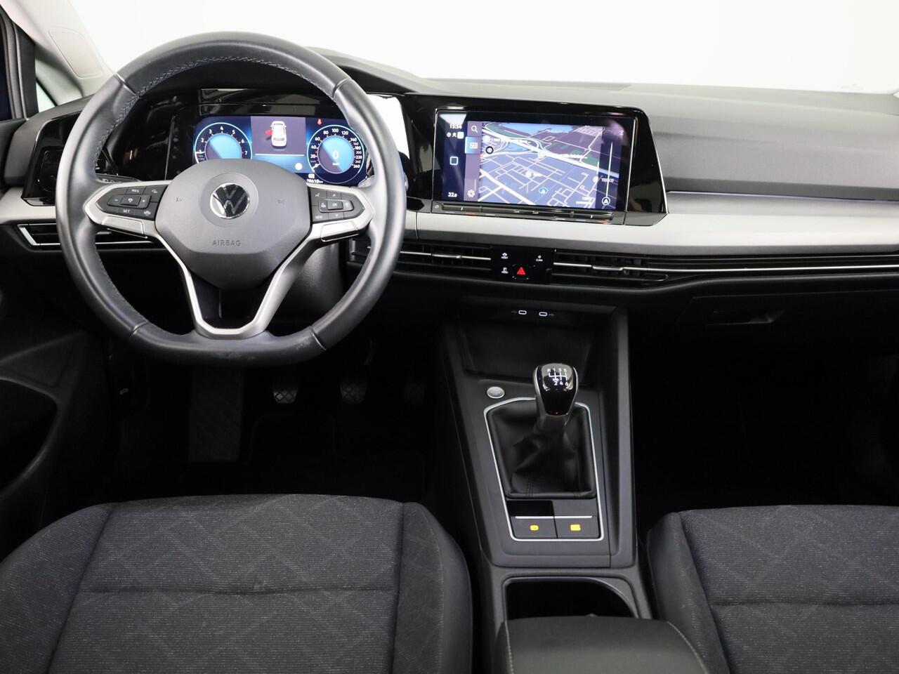 Volkswagen GOLF 1.0 TSI Life 110 pk | Verlengde garantie | Navigatie | Parkeersensoren | Adaptieve cruise control | LED koplampen |