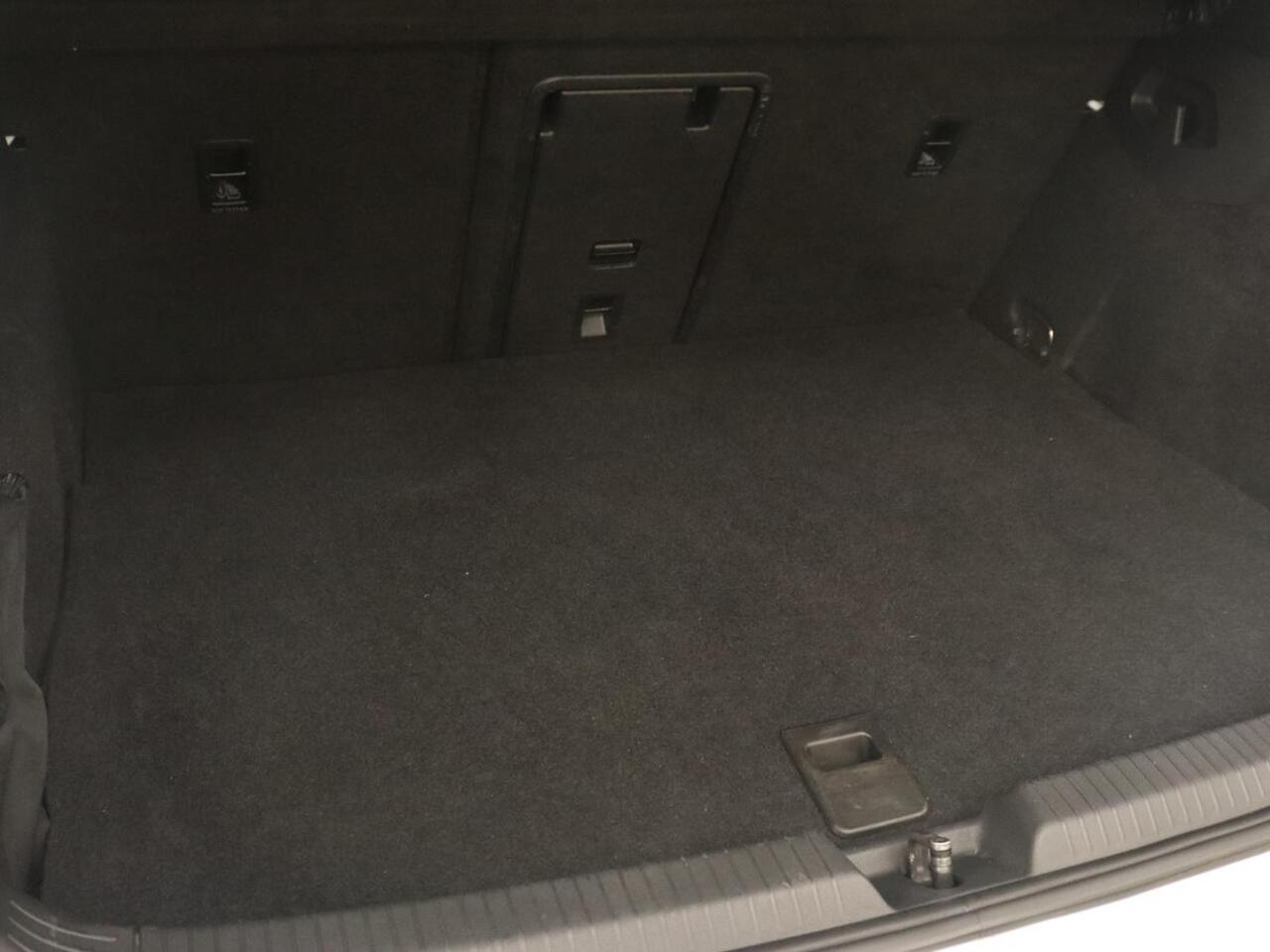 Volkswagen GOLF 1.4 eHybrid Style | Camera | Massage | Carplay | Memory | Sfeerverlichting | Adaptive cruise | Keyless | Navigatie | Full LED | Digital Cockpit