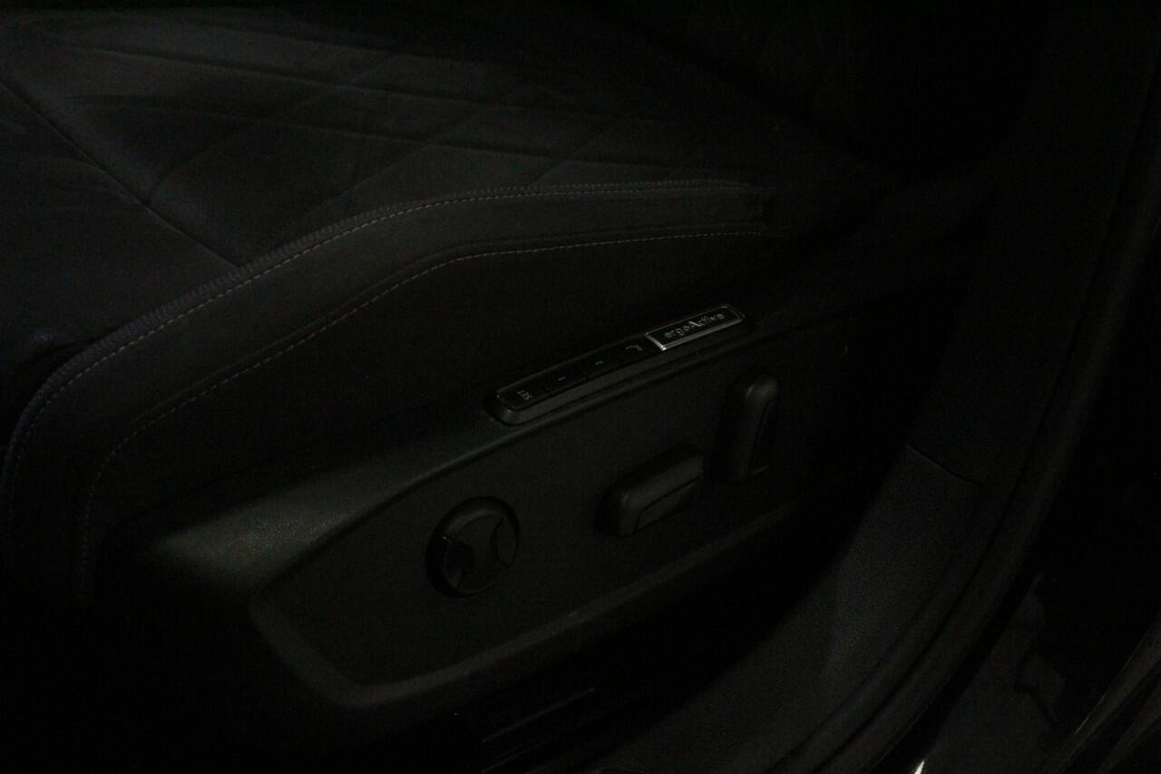 Volkswagen GOLF 1.4 eHybrid Style | WEGKL-TRHAAK | ACC | DAB-RADIO | CAMERA | CARPLAY | KEYLESS | LED |