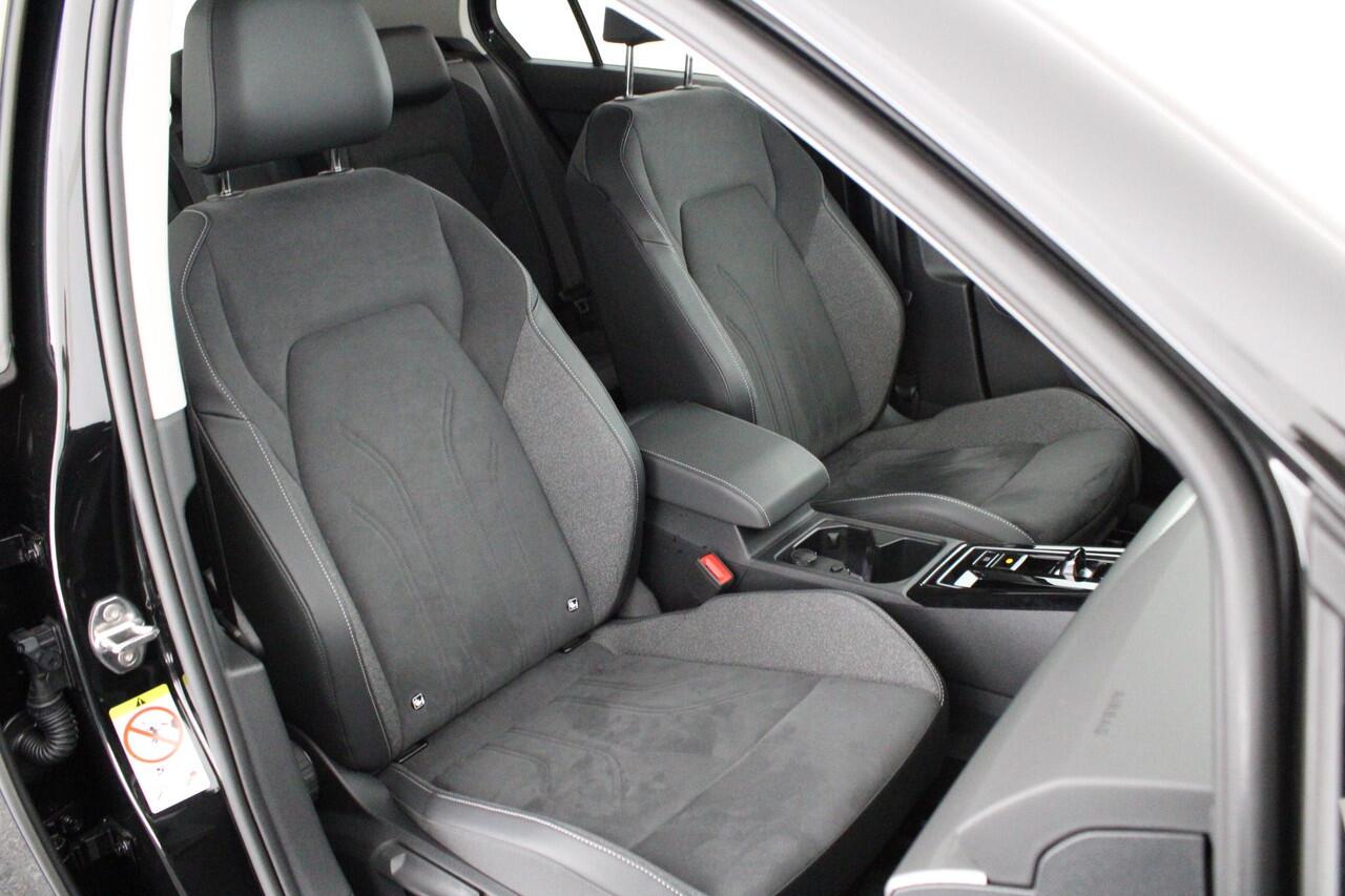 Volkswagen GOLF 8.5 1.5 eTSI 116pk DSG Style Camera Stoelverwarming Massage Keyless Navigatie