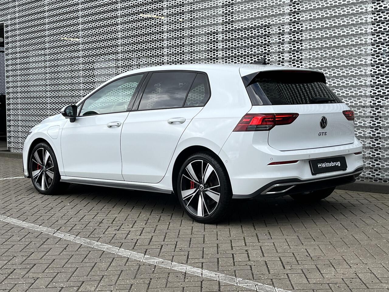 Volkswagen GOLF 1.4 eHybrid 245pk DSG GTE / Panoramadak / LED+ / Navigatie / Stuur & Stoelverwarming / Camera/ 18" LMV **
