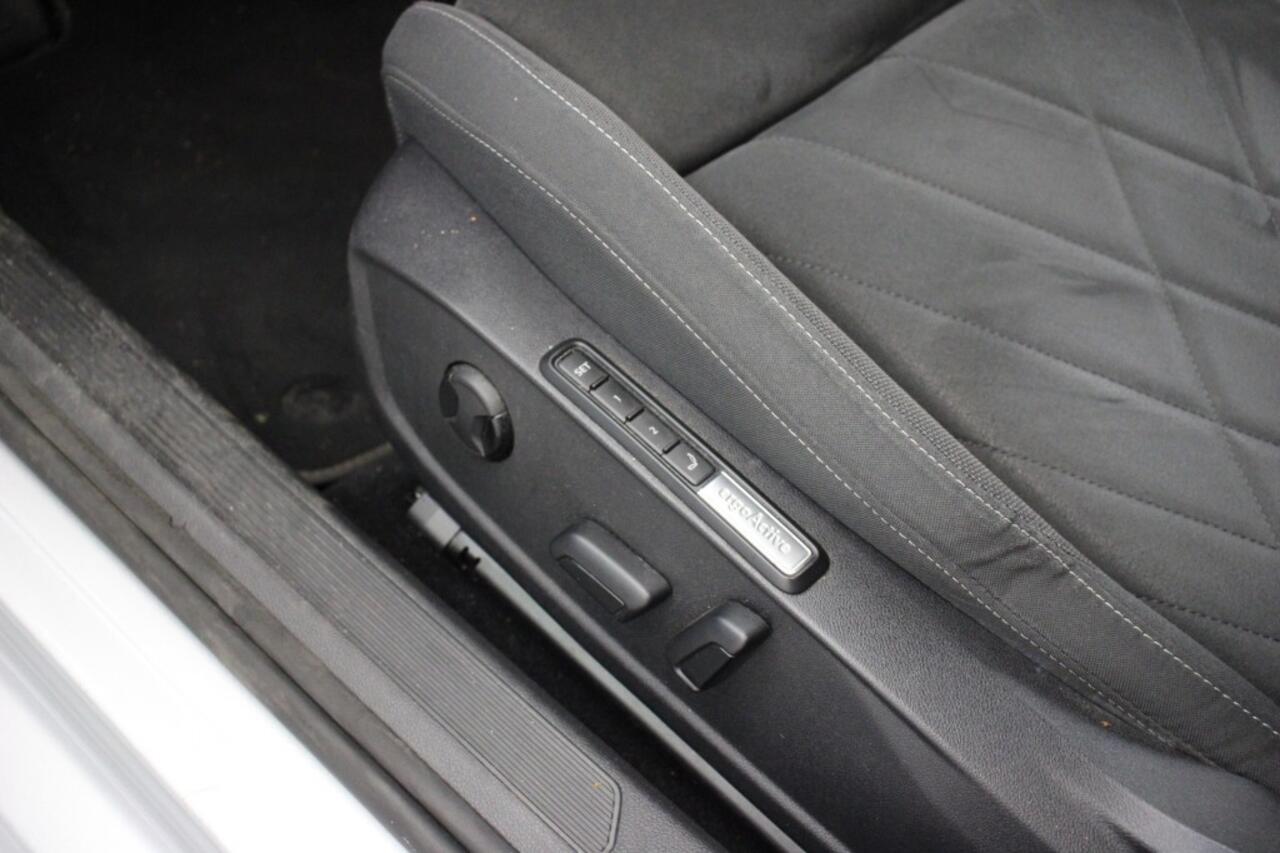 Volkswagen GOLF 1.4 eHybrid PHEV Style GTE - Carplay, Massage, Digitaal Cockpit, Stoelverw.