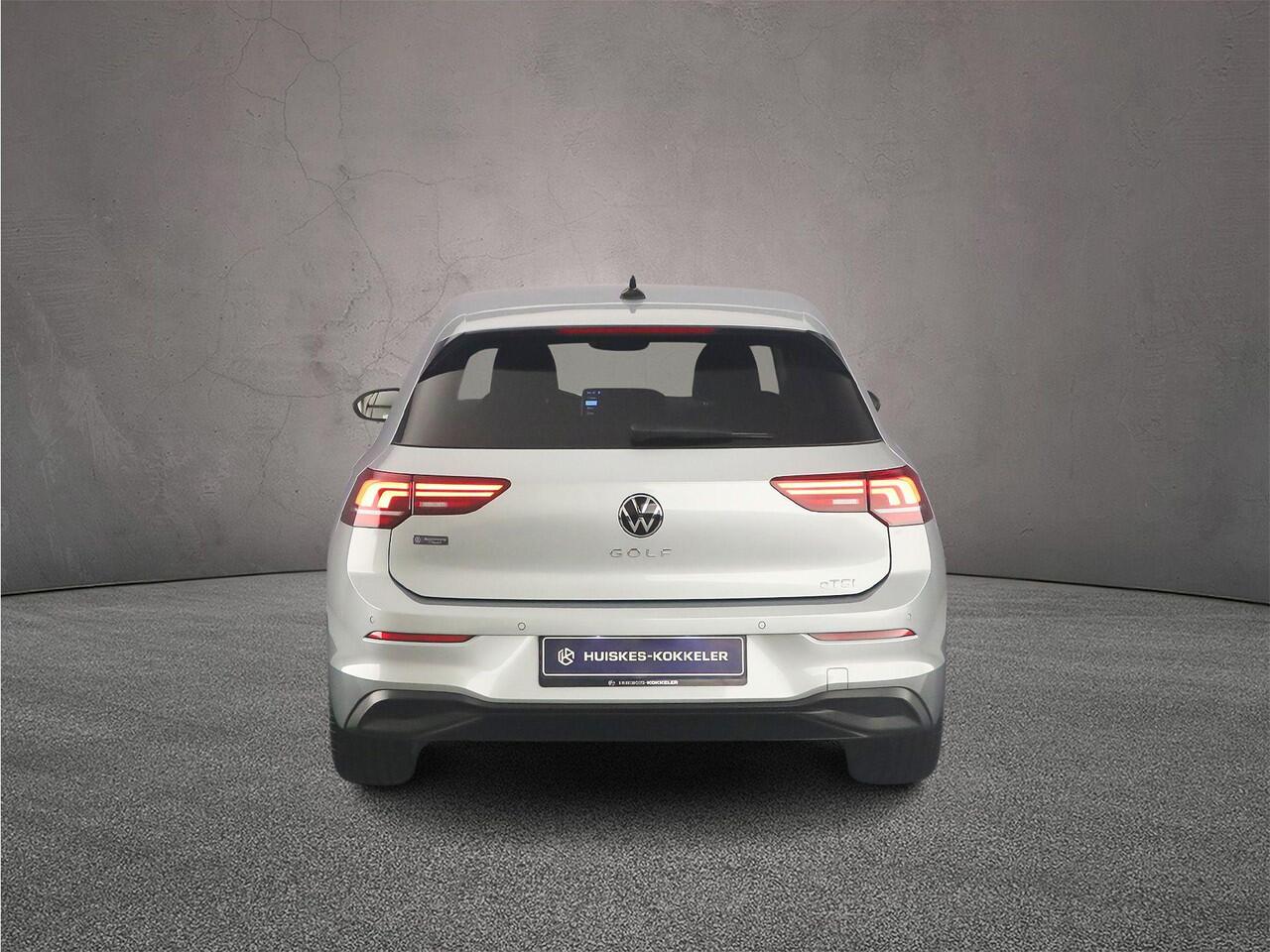 Volkswagen GOLF Life Edition 1.5 eTSI 115pk DSG Automaat Adaptive cruise control, Achteruitrijcamera, LED koplampen, Stoelverwarming, Parkeersensoren, App connect