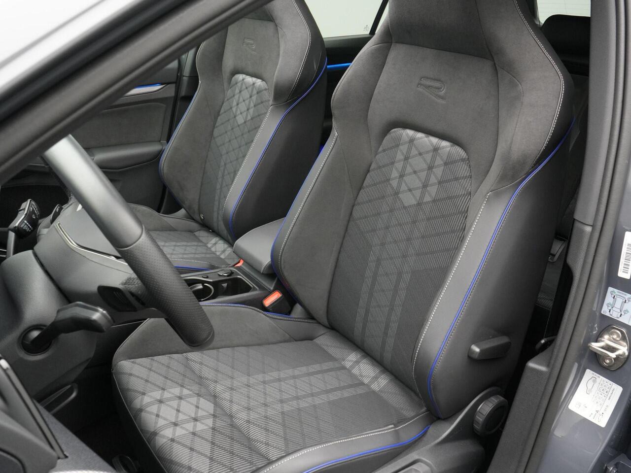 Volkswagen GOLF 1.5 eTSI 150 pk DSG R-Line Edition | Panoramadak | IQ Light | Stoel-/stuurverwarming | Adaptive Cruise | 18 inch