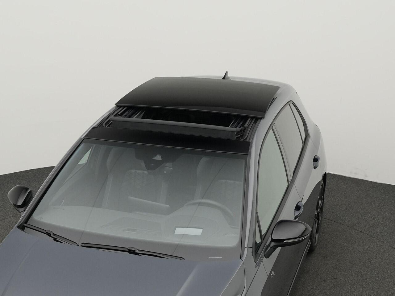 Volkswagen GOLF 1.5 eTSI 150 pk DSG R-Line Edition | Panoramadak | IQ Light | Head-up display | Sportstoelen | Stoel-/stuurverwarming | 18 inch