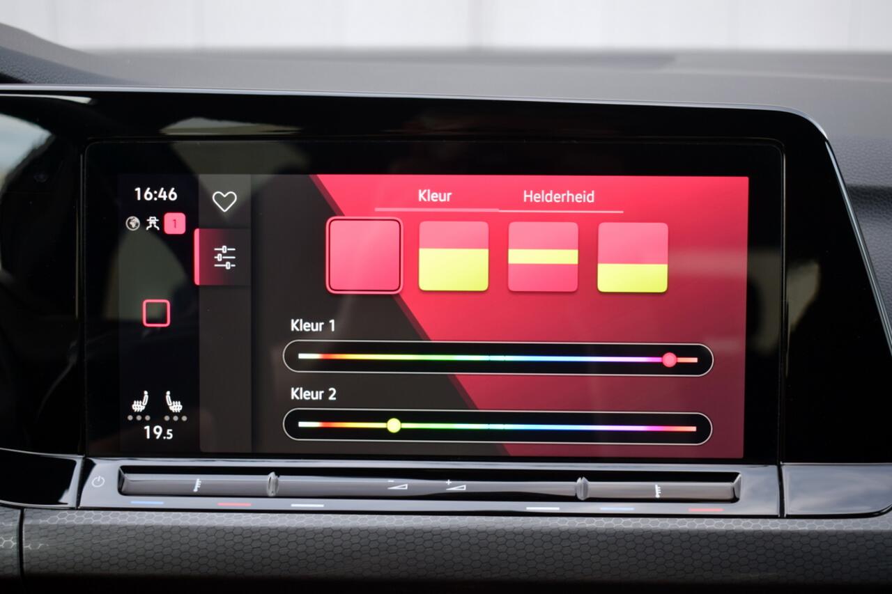 Volkswagen GOLF 2.0 TSi 300pk GTI Clubsport Panoramadak | IQ LED | Virtual | Sfeerverlichting | Carplay | Velours