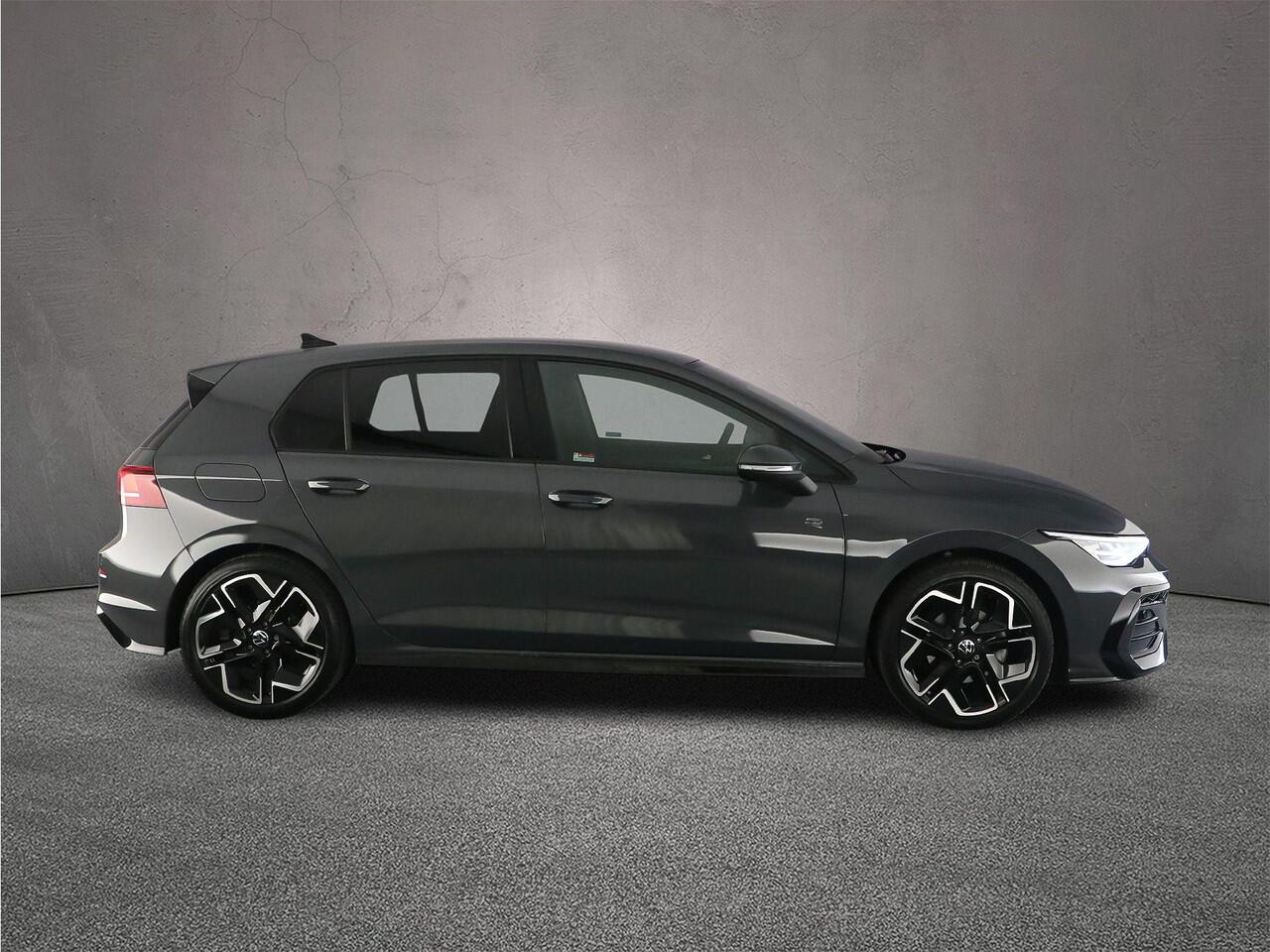 Volkswagen GOLF R-Line Edition 1.5 eTSI 150pk DSG Automaat Achteruitrijcamera, Adaptive cruise control, Navigatie, LED koplampen, Stuurwiel verwarmd, Parkeersensoren, Stoelverwarming