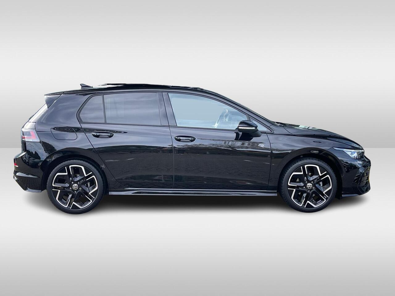 Volkswagen GOLF 1.5 eTSI 150PK DSG R-Line Edition / Head-up Display / / Matrix Led / Panoramadak / Digital Cockpit Pro / 18'' LMV / VW