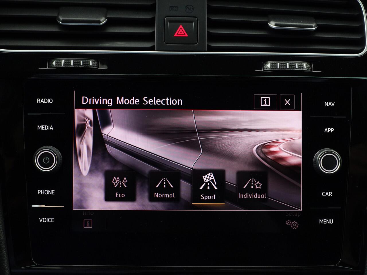 Volkswagen GOLF 7.5 2.0 TSI GTI Performance Aut- Panoramadak, Virtual Cockpit, Clubsport Interieur, Dynamic Select, Carplay