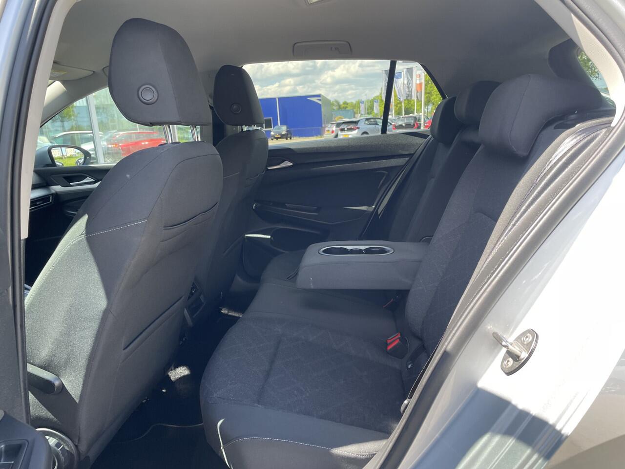 Volkswagen GOLF 1.0 TSI Life 50% deal 8.975,- ACTIE Virtual / Navi / Carplay / Cruise / Clima / Nieuw Model!