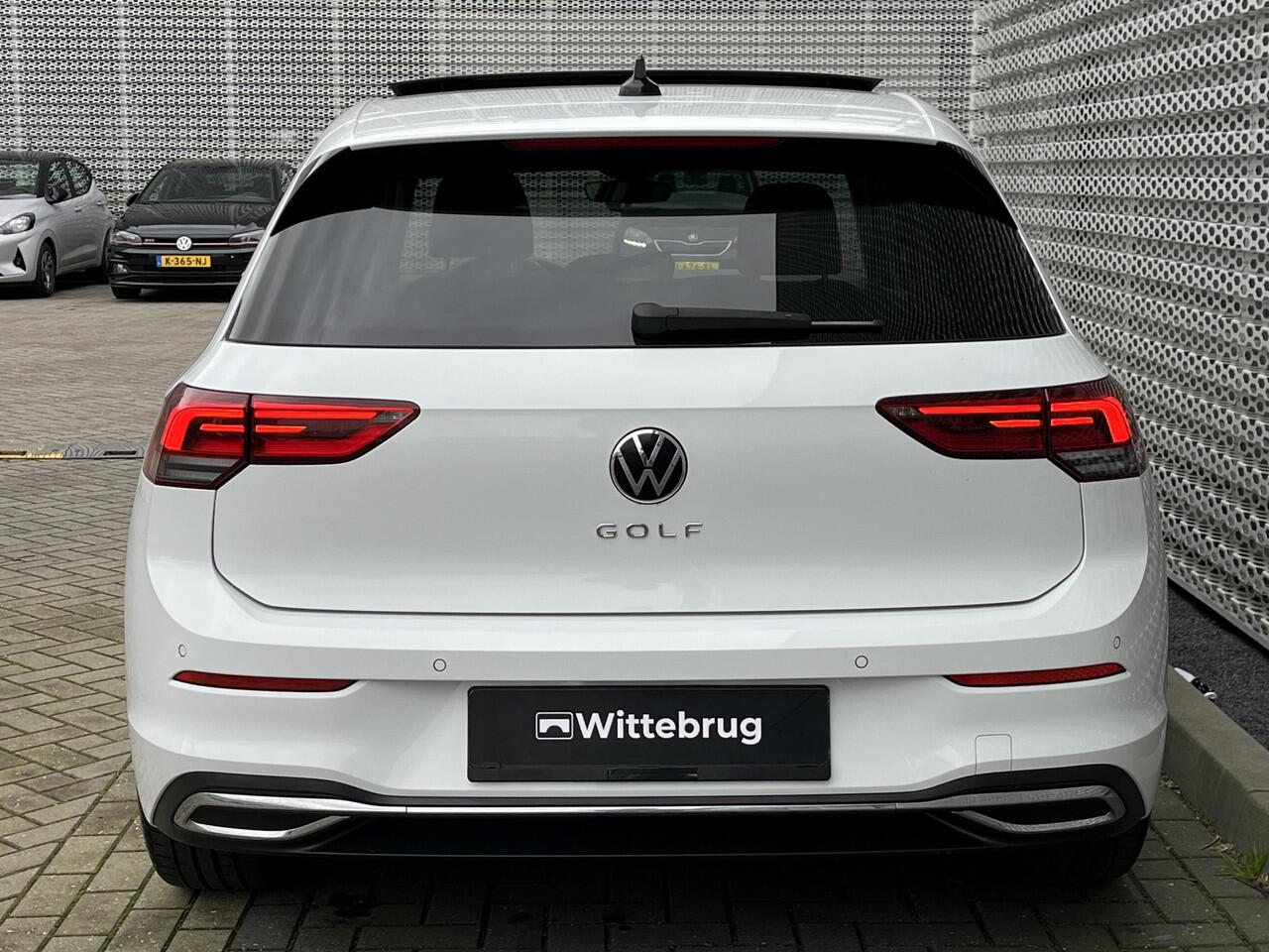 Volkswagen GOLF 1.5 TSI 130PK Style / Panoramadak / Memory Seats / Parkeersensoren V+A / Draadloos App-Connect / ACC