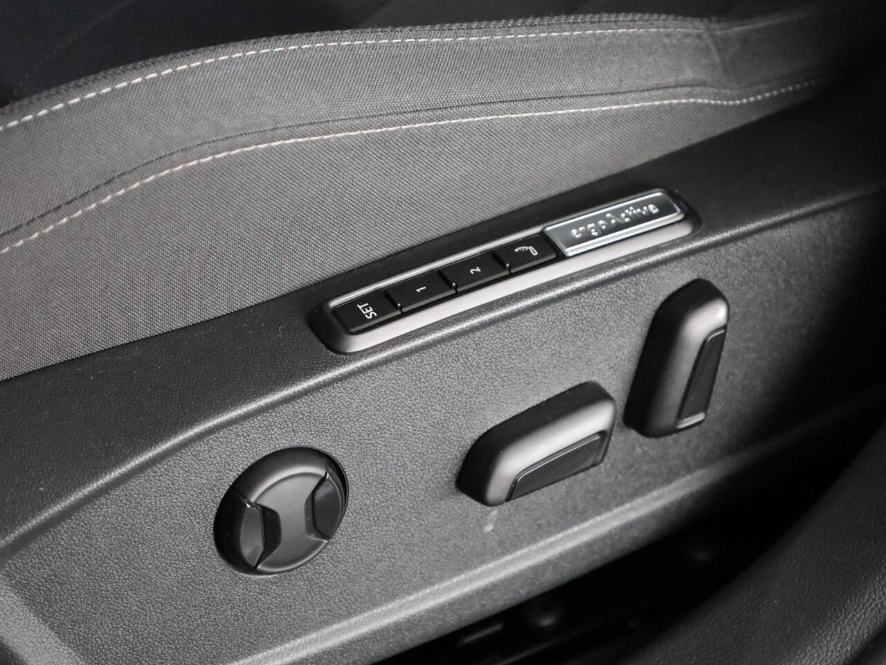 Volkswagen GOLF 1.4 eHybrid Style 204 PK PHEV | Navigatie | Keyless entry | Ergo-Active bestuurdersstoel elektrisch verstelbaar, incl. geheugen-en massagefunctie | Stoelverwarming |