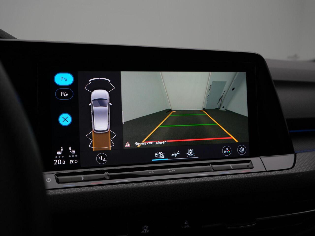 Volkswagen GOLF 1.4 eHybrid 245 pk DSG GTE | Panoramadak | Trekhaak | IQ Light | Stuur-/stoelverwarming | Head-up display | Achteruitrijcamera