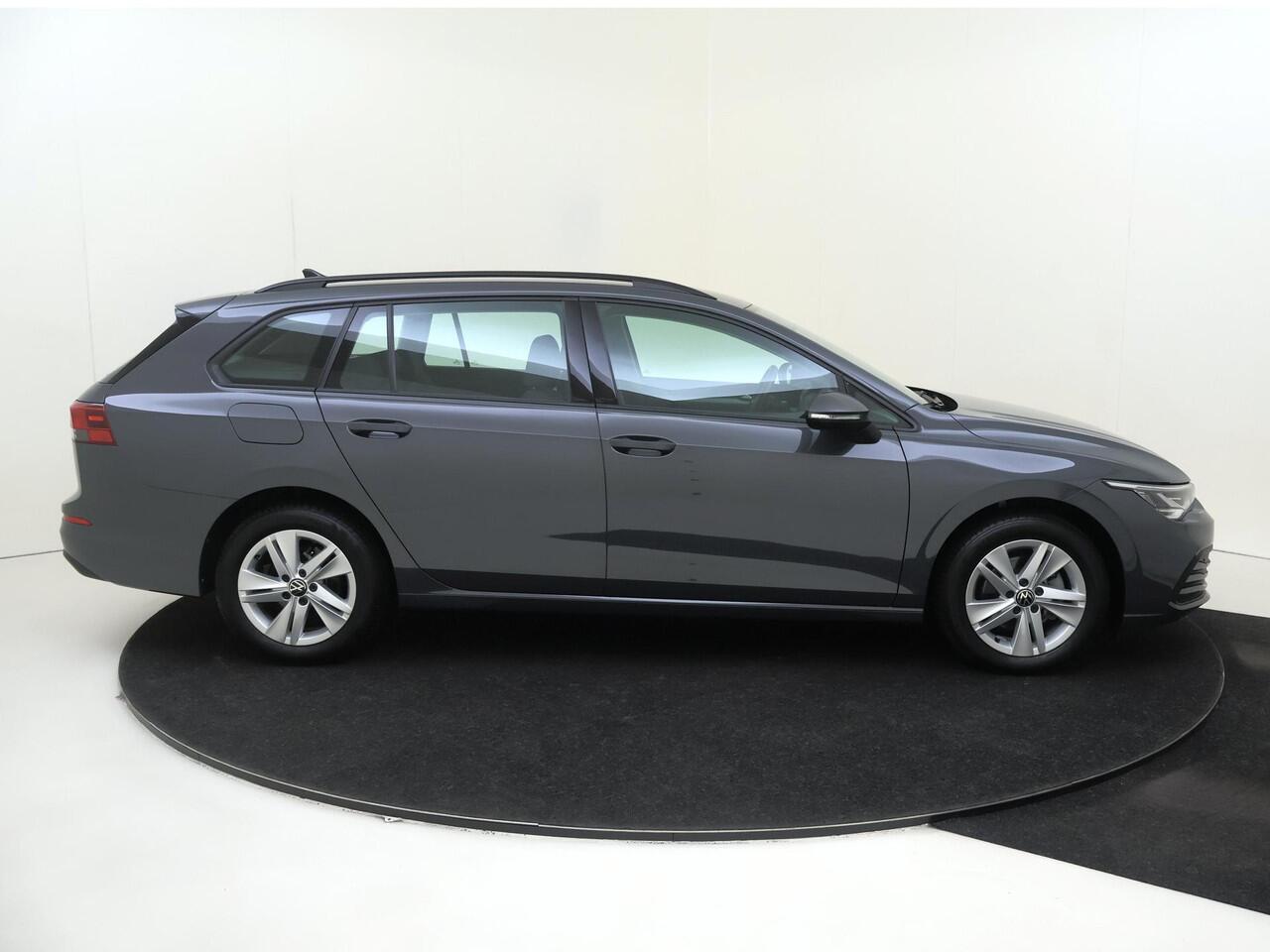 Volkswagen GOLF Variant 1.0 eTSI Life | Parkeersensoren | Adaptieve cruise control | Digital cockpit | Electronic climate control | CarPlay | Sfeerverlichting |