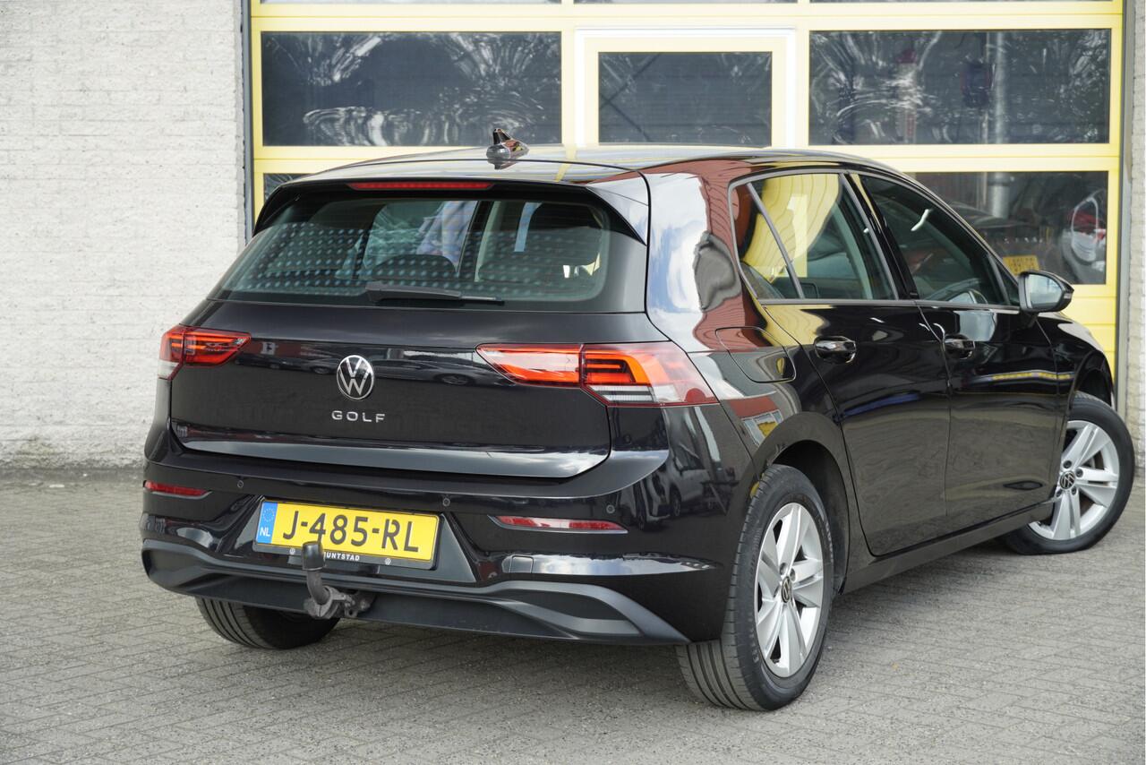 Volkswagen GOLF 1.5 TSI 131PK! Life BJ2020 Lmv 16" | Led | Pdc | Navi | Trekhaak | App-Connect | Dashboard verlichting | Virtual cockpit | Climate control | Cruise control | Getint glas