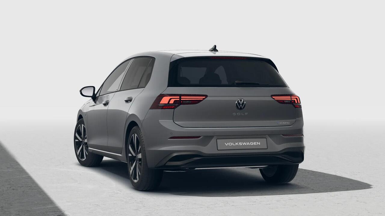 Volkswagen GOLF Life Edition eHybrid | 'App-Connect' draadloze smartphone integratie | Achterbank in ongelijke delen neerklapbaar incl. middenarmsteun en doorlaadmogelijkheid | Afstandscontrolesysteem (Front Assist)