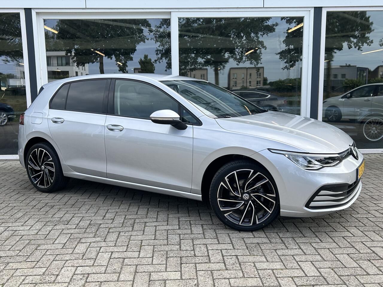 Volkswagen GOLF 1.0 TSI Life 50% deal 8.975,- ACTIE Virtual / Navi / Carplay / Cruise / Clima / Nieuw Model!