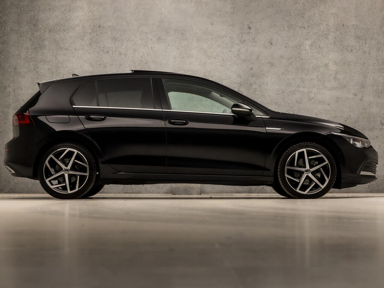 Volkswagen GOLF 1.5 TSI Sport (SCHUIFDAK, 4 CILINDER, MEMORY SEATS, HEAD-UP DISPLAY, STUUR/STOELVERWARMING, DYNAMISCHE KNIPPERLICHTEN, SPORTSTOELEN, CAMERA, GETINT GLAS, ALCANTARA, NIEUWE APK, NIEUWSTAAT)