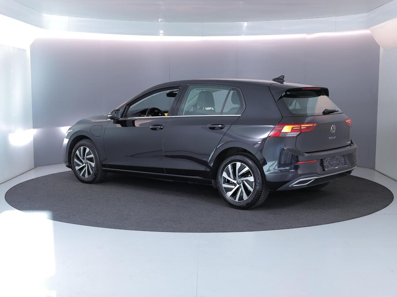 Volkswagen GOLF 1.4 eHybrid Style 204 pk Automaat (DSG) | Navigatie | Parkeersensoren | Autom. airco (3 zones) | Stoelverwarming | LED koplampen |