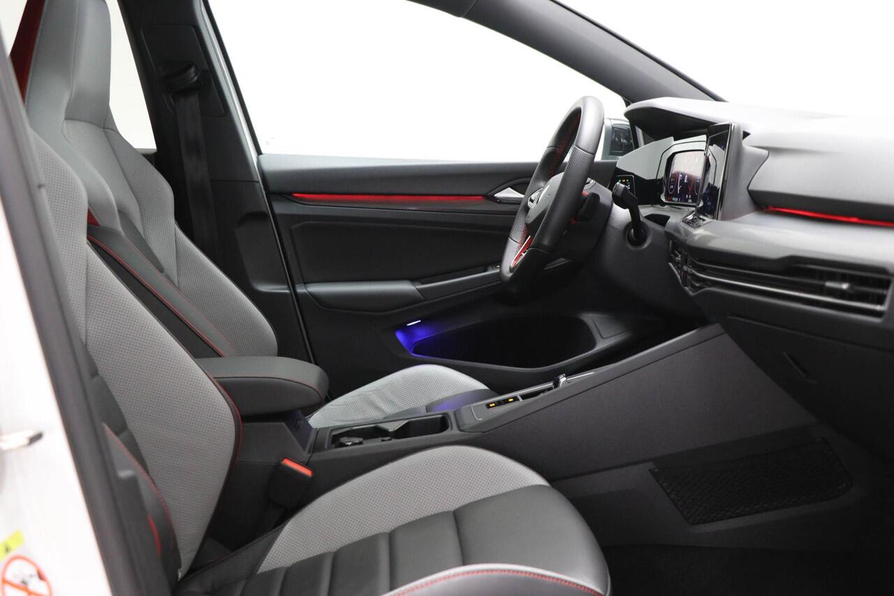 Volkswagen GOLF 2.0 TSI GTI Clubsport | LEDER PACK | IQ LIGHT | PANORAMADAK | STOELKOELING | 19"
