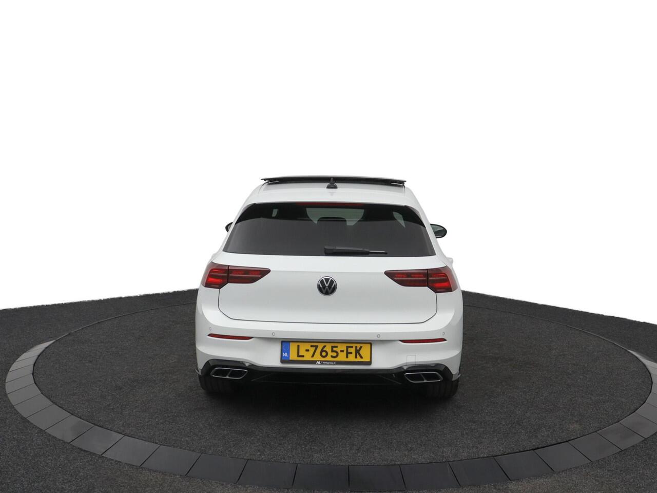 Volkswagen GOLF 1.5 eTSI R-Line Business | Panoramadak | Parkeercamera | Navigatie