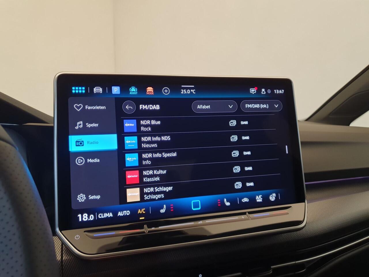 Volkswagen GOLF 8.5 1.5 eTSI 150pk DSG/AUT R-Line Panoramadak, Camera, ACC