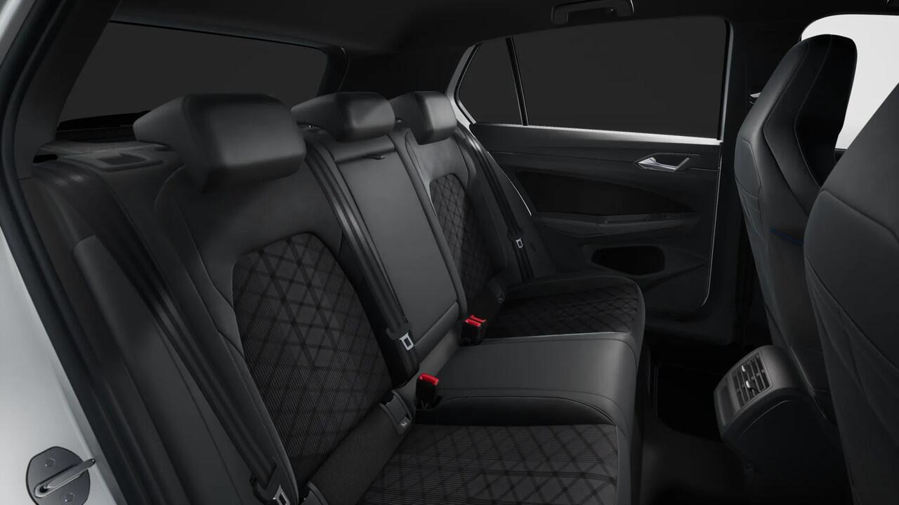 Volkswagen GOLF 1.5 eTSI 116 7DSG R-Line Edition Automaat | Side Assist | Airconditioning automatisch, 3-zone (Climatronic) | Koplampverlichting LED Matrix (IQ.Light)