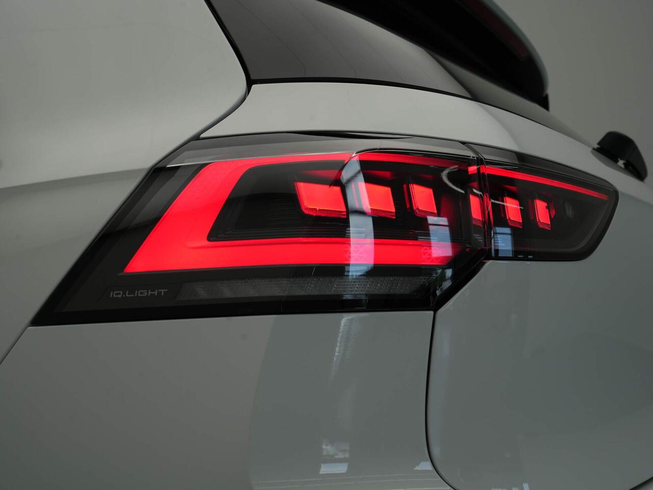 Volkswagen GOLF 1.5 eTSI R-Line Edition