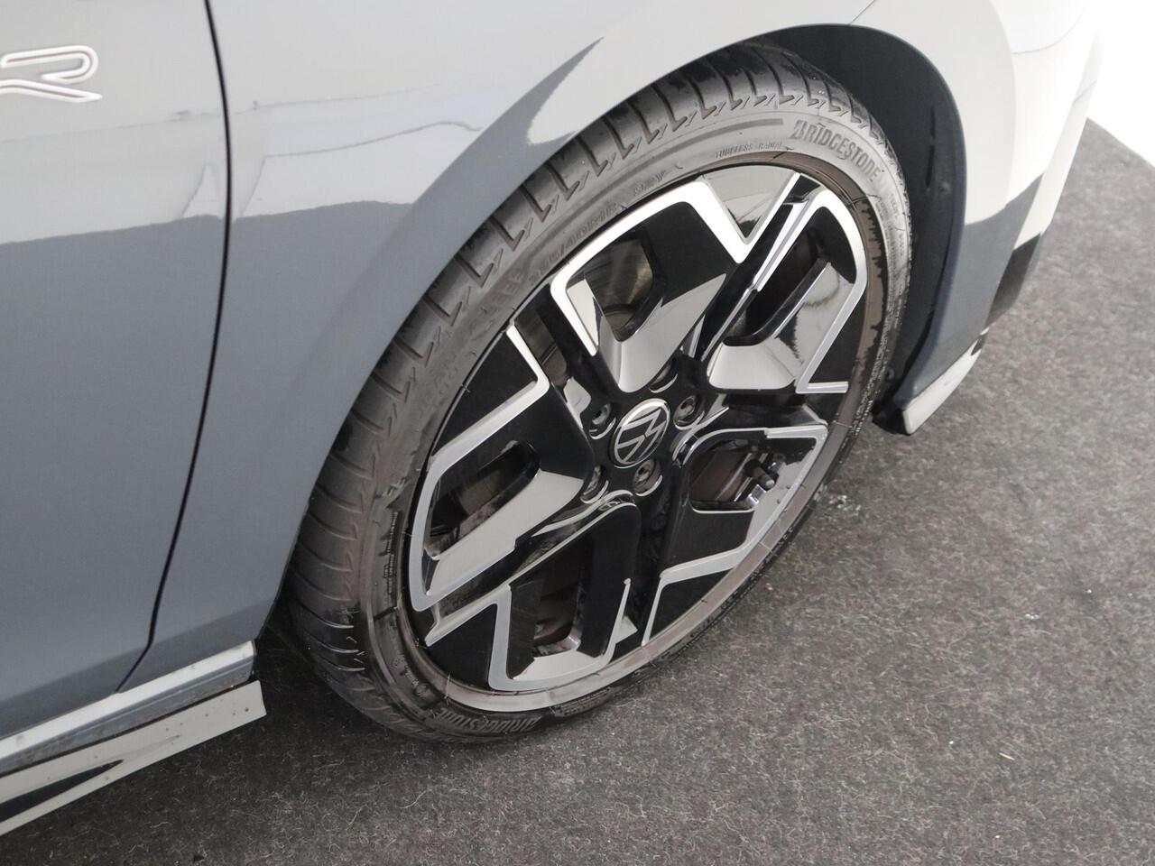 Volkswagen GOLF 1.5 eTSI R-Line Edition