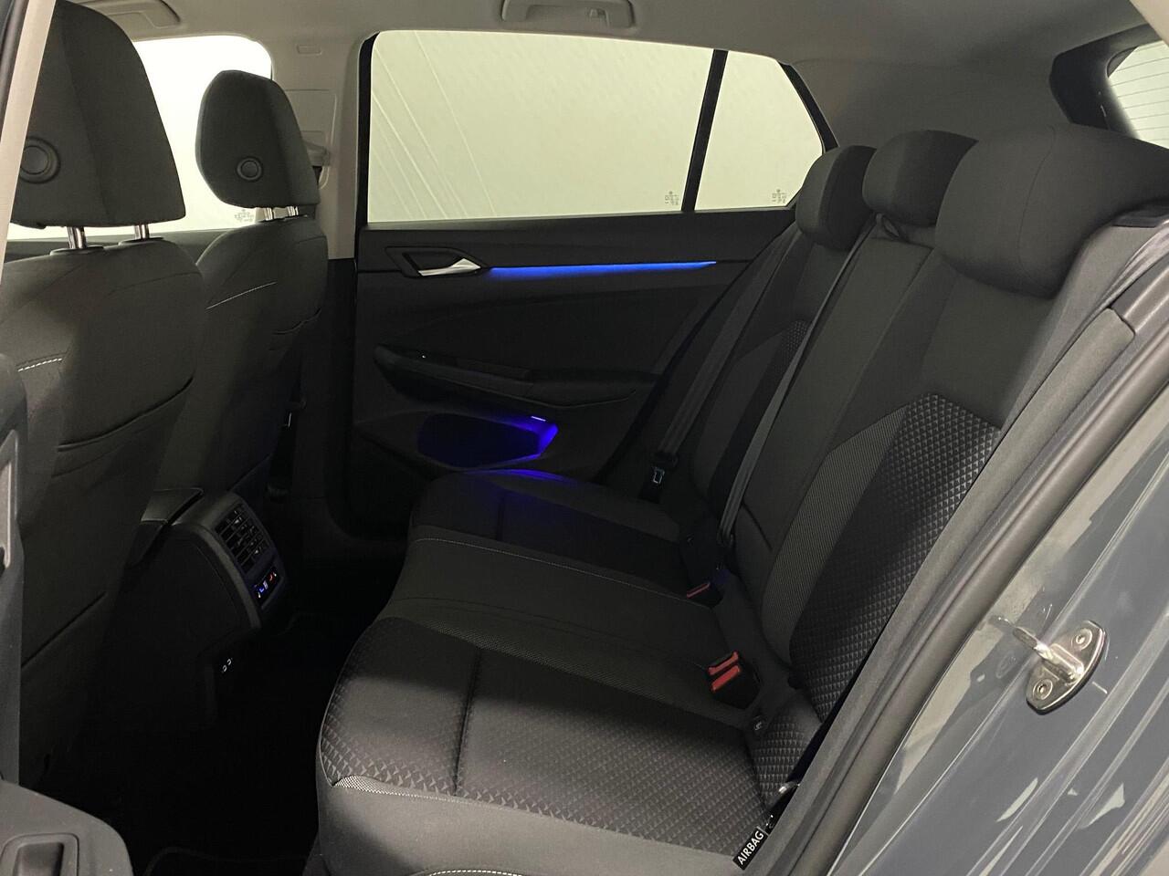 Volkswagen GOLF 1.5 eTSI Active Camera Trekhaak Apple Carplay Standkachel Headup 17inch Navigatie