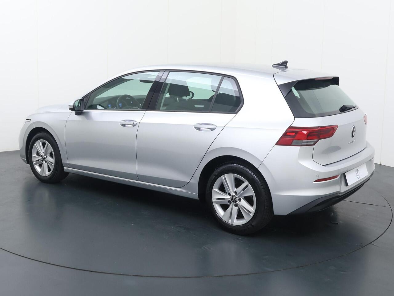 Volkswagen GOLF 1.0 TSI Life | 110 PK | Adaptive cruise control | Navigatiesysteem | Achteruitrijcamera |