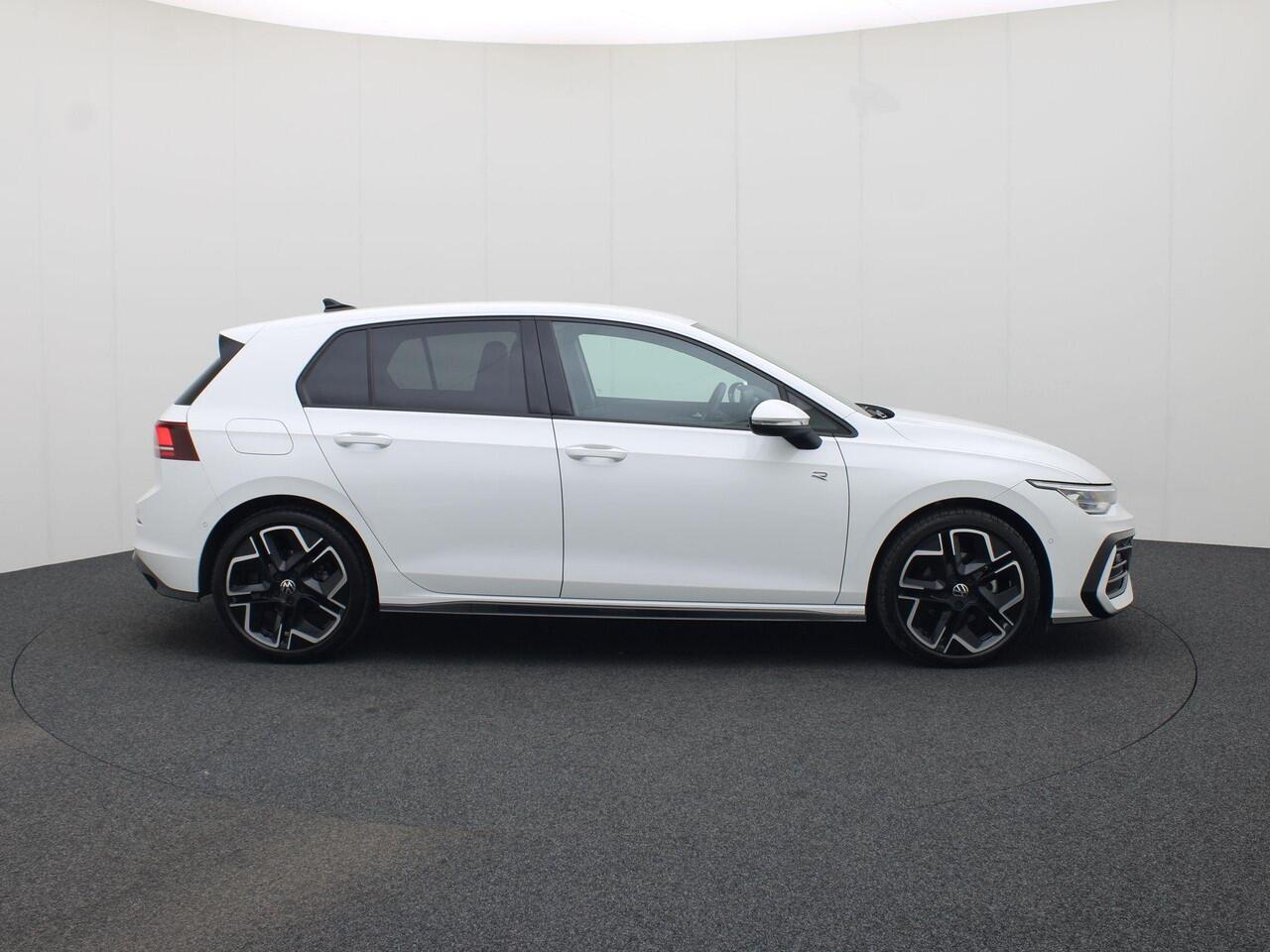 Volkswagen GOLF 1.5eTSI/150PK R-Line DSG · Navigatie · Apple/Android Carplay · Camera + Parkeersensoren · Garantie tot januari 2027