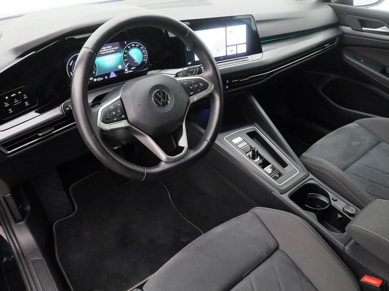 Volkswagen GOLF 1.4 eHybrid Style | ADAPTIVE | STOELMASSAGE