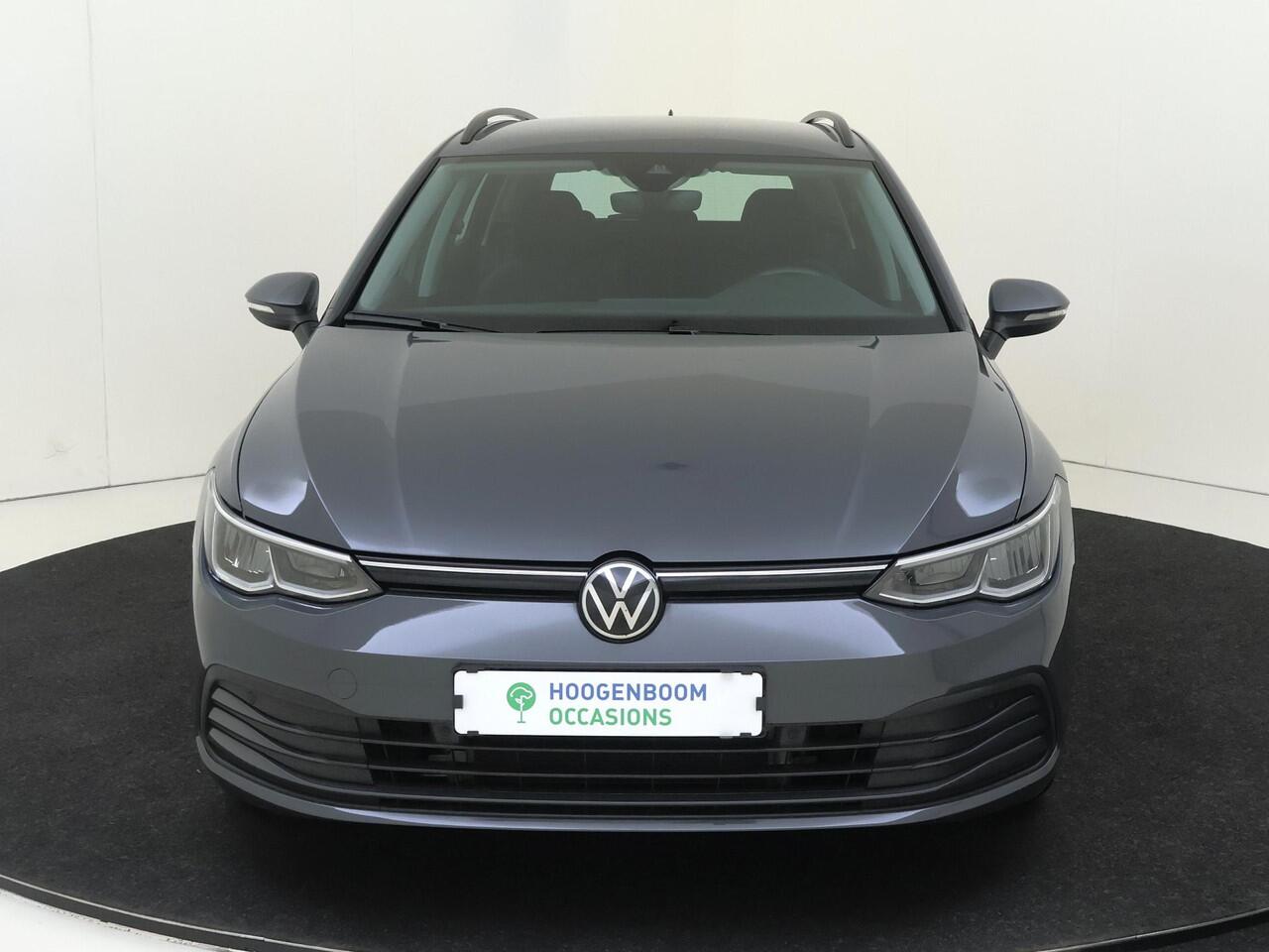 Volkswagen GOLF Variant 1.0 eTSI Life | Parkeersensoren | Adaptieve cruise control | Digital cockpit | Electronic climate control | CarPlay | Sfeerverlichting |