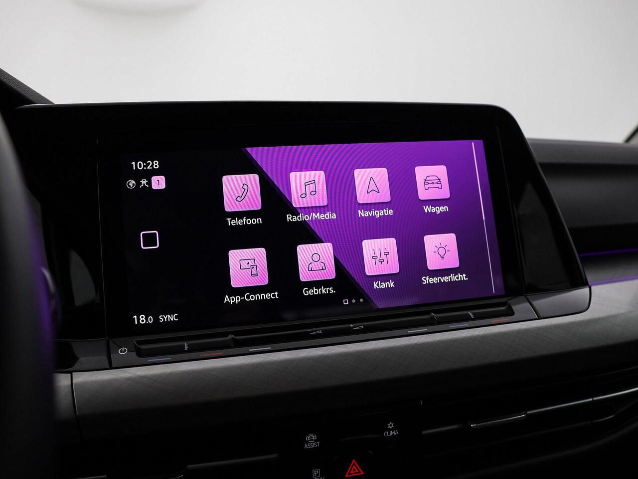 Volkswagen GOLF 1.0 TSI 110pk Life · Apple/Android Car Play · Navigatie · P-Sensoren · Sfeerverlichting · 16'' Inch · Garantie t/m 20-01-2027 of 100.000km