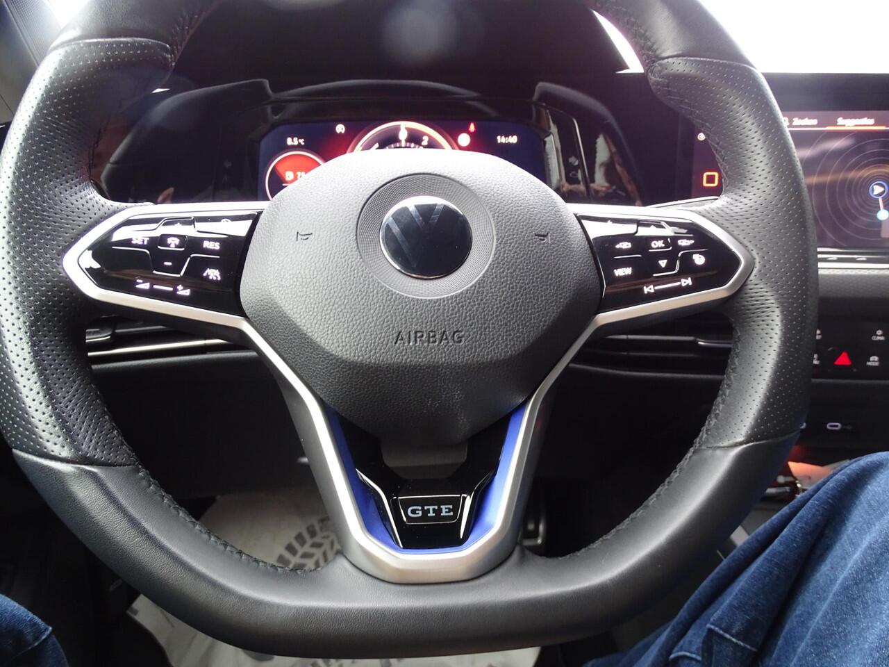 Volkswagen GOLF 1.4 eHybrid GTE FULL LED PAKKET | WINTER PAKKET | R-LINE | NAVIAGTIE | ACHTERUIT RIJ CAMERA | AFNEEMBARE TREKHAAK | SFEER VERLICHTING |