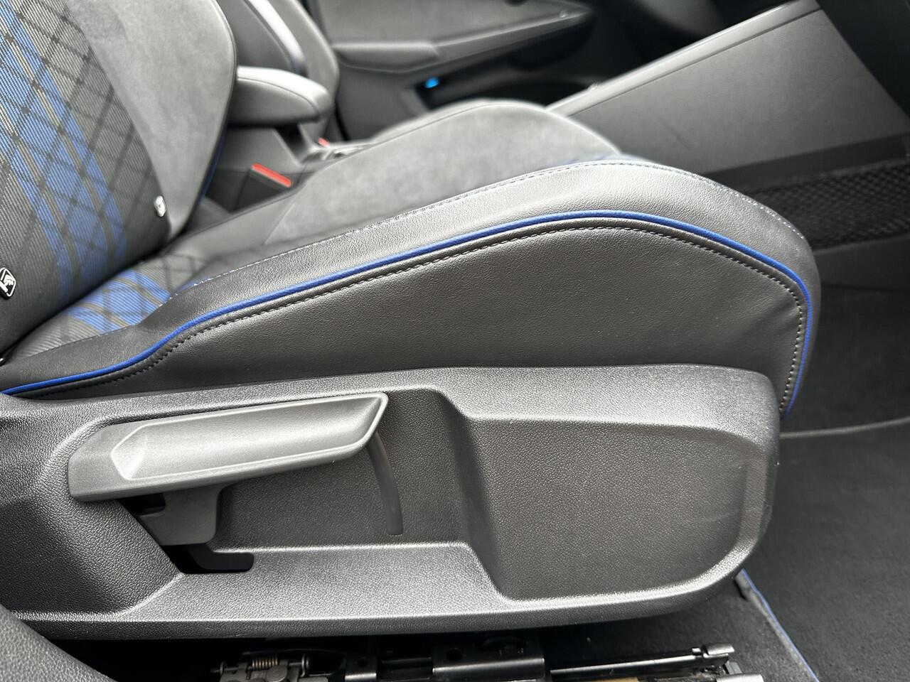 Volkswagen GOLF 2.0 TSI R 4Motion |PANO|AKRAPOVIC|HARMAN KARDON|CAMERA|IQ